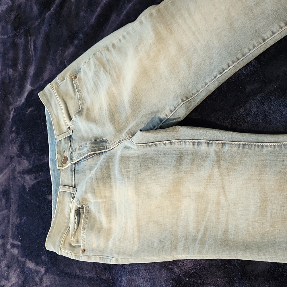 Women's cuffed jeans